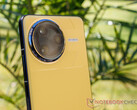 Poco F7 Ultra 将提供黑色和黄色两种配色（图片来源：Notebookcheck）