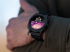 图中的 Tactix 8 是符合 15.26 Beta 版条件的几款智能手表之一。(图片来源：Garmin）