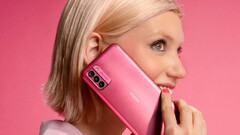 诺基亚 G42 5G 有多种颜色可供选择，包括这款 &quot;So Pink&quot;。(图片来源：诺基亚）