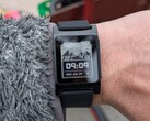 运行雷诺 Weather Land 手表界面的 Pebble Core 2 Duo 智能手表。(图片来源：Eric Migicovsky 博客）