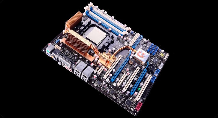 代号为“Pluto”的初代 ROG Crosshair 主板