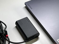 紧凑型 65 瓦 PSU
