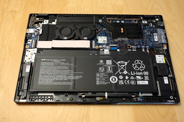 宏碁 Swift 16 AI 维护
