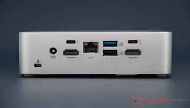 华硕 NUC 15 Pro+ - 背面的连接器