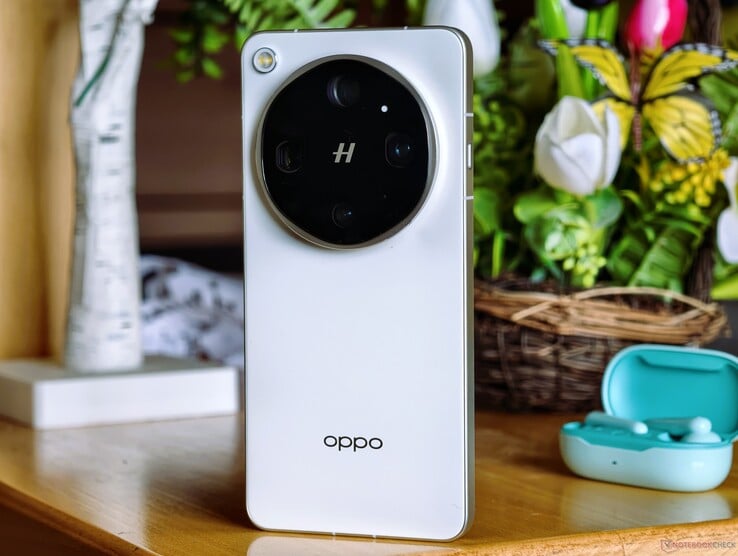 白色 OPPO Find X9 Ultra 评测