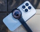 小米手表 S5 46mm 在欧盟的起价为 179.99 欧元。图:小米 17T 手机上的智能手表。