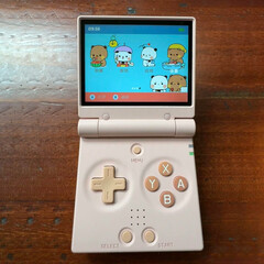 Miyoo Mini Flip 的 d-pad 似乎比普通 Miyoo Flip 小，但 ABXY 按钮大小相同。(图片来源：GameboyJuntaro - 已编辑）
