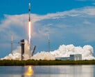 猎鹰 9 号火箭发射卫星。(图片来源：SpaceX）