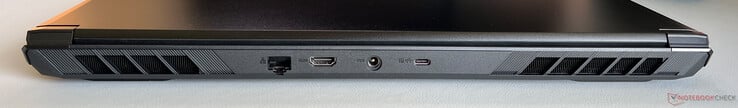 后部千兆以太网、HDMI 2.1、PSU、USB-C 3.2 Gen.2（10 GBit/s）、DisplayPort 2.1
