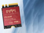 CWWK 固态硬盘。背景为蓝白渐变的宣传图片