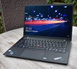 在审查中。联想ThinkPad X1 Carbon 10代30周年纪念版