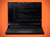 Framework Laptop 13 拥有金属机身的 Pro 版本。