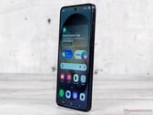 图中 Galaxy S26 的继任机型预计将使用过时的前置摄像头。