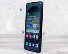 图中 Galaxy S26 的继任机型预计将使用过时的前置摄像头。