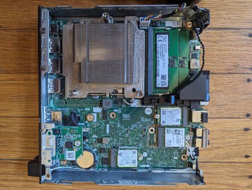 OptiPlex Micro 7010 Plus，已拆下顶盖和风扇组件