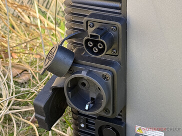 交流输出 + 离网插座