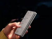 AppleOPPO首款可折叠手机的大小似乎与OPPO Find N2相似。(图片来源：OPPO）