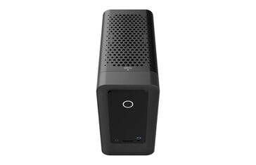 Magnus One 机箱上的小孔可改善气流和冷却效果（图片来源：Zotac）