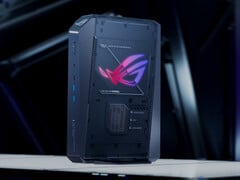 ROG GR70 目前有两种配置可供选择。图为:这款迷你电脑的侧面视图