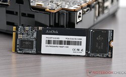 配备 512GB 固态硬盘的 Chuwi AuBox