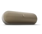 Beats Pill 有包括金色在内的三种颜色可供选择。(图片来源：Apple)