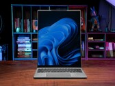 可完全展开折叠显示屏的联想 ThinkBook Concept Flip。(图片来源：联想）