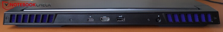 背面USB-C 3.2 Gen 2（10 GBit/s，DP）、HDMI 2.1、USB-A（5 GBit/s）、电源