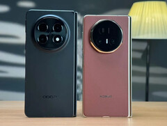 从左到右依次为 Oppo Find N5 和Honor Magic V5。(图片来源：Kingmi Mobile - 已编辑）