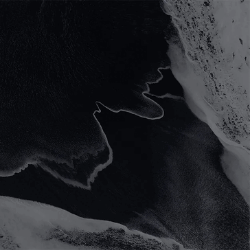 早期泄露的 Pixel 11 Pro 折叠屏壁纸，显示其月光、月潮壁纸