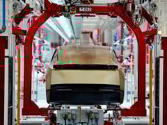 特斯拉 Cybercab 的生产过程。(图片来源:特斯拉)