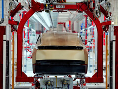 特斯拉 Cybercab 的生产过程。(图片来源：特斯拉）