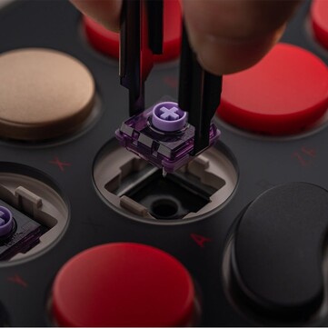 8BitDo Arcade 控制器升级套件配有 16 个 Kailh Purple Glede 线性开关