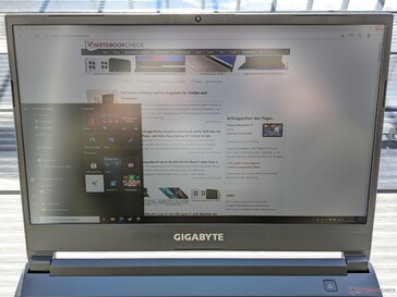 Gigabyte G5 KC在户外使用