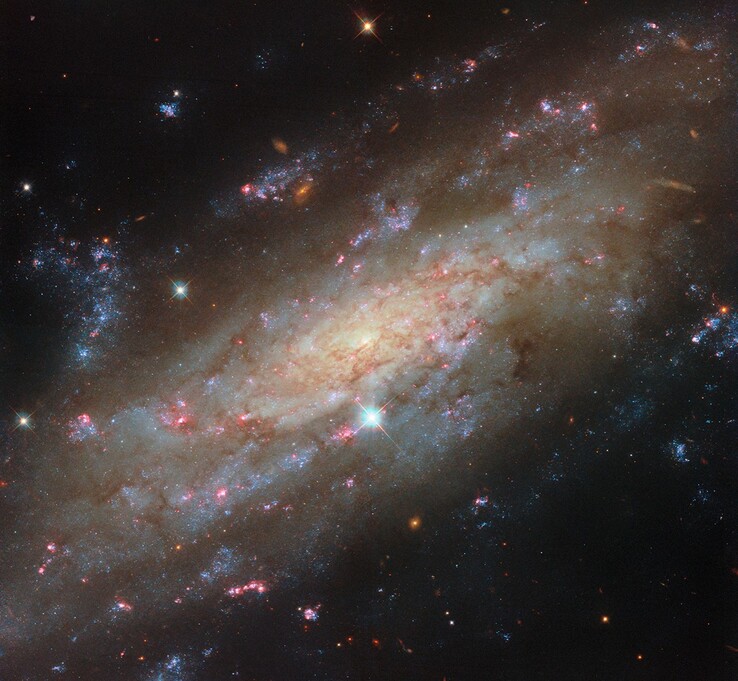 哈勃太空望远镜拍摄的 NGC 3137 图像。
