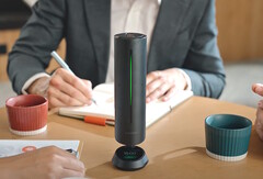 Insta360 Wave 免提电话可以创建办公会议摘要和记录，还可以选择使用人工智能回答有关会议的问题。(图片来源：Insta360）