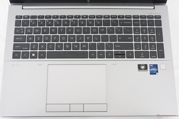 键盘布局。该系统依靠一个专门的指纹识别器，而不是电源-指纹按钮的组合。