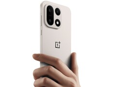 OnePlus 15 后置三重 5000 万像素摄像头系统，前置 3200 万像素摄像头。(图片来源：OnePlus）