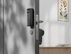 售价 99 美元的 Keypad Vision（如图）可以让你用脸来解锁 SwitchBot Lock Ultra。(图片来源：SwitchBot） 