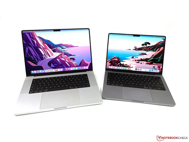 MacBook Pro 16 2021（左）与MacBook Pro 14 2021（右）相比。