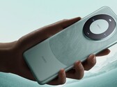 华为 Mate 60。(图片来源：华为）