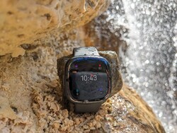 在审查中：Fitbit Sense 2。测试设备由德国Fitbit公司提供。