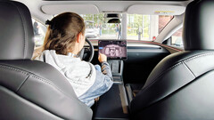 打电话时，特斯拉会自动降低空调风扇噪音