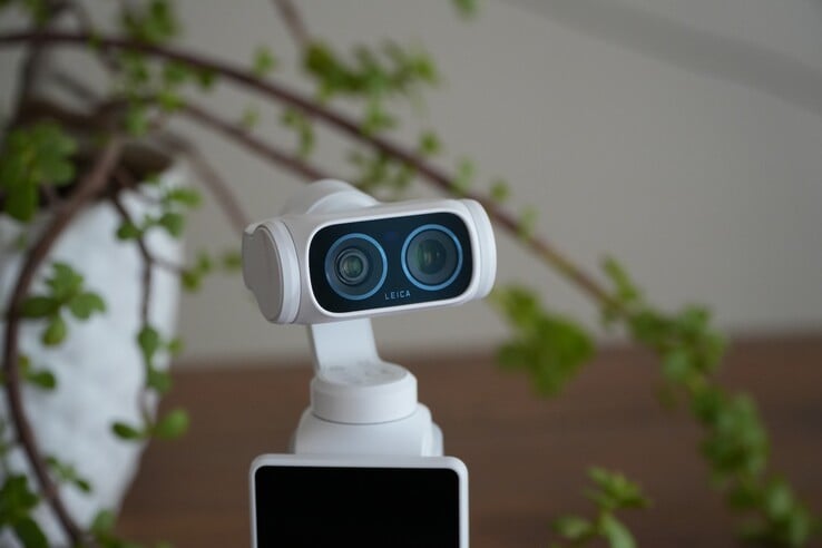 Insta360 Luna Ultra 配备双徕卡镜头