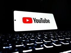 YouTube 的频道终止政策是三振出局。