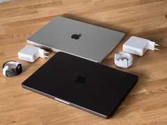 很快，所有 MacBook Pro 14 都能为两台外接显示器供电。(图片来源：Notebookcheck）