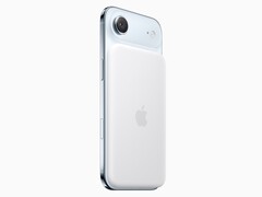 全新 iPhone Air MagSafe 电池组可为 iPhone Air 提供高达 65% 的额外电量。(图片来源：Apple)