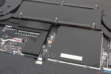 两个 DDR5 SODIMM 插槽