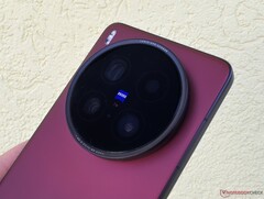 在我们最近的评测中，vivo X200 Ultra 的突破性摄像头给我们留下了深刻印象。(图片来源：Notebookcheck）