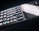 卡西欧 fx-CG100 ClassWiz 可编程图形计算器具有 2,900 多种功能，可以解决简单和困难的数学问题。(图片来源：卡西欧）