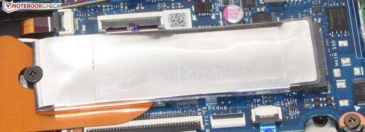 一个PCIe 3 SSD作为系统驱动器。